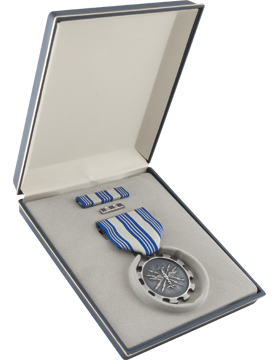 AIR FORCE ACHIEVEMENT MEDAL BOX SET WITH LAPEL PIN